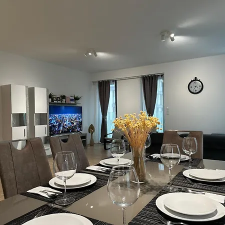 Garden Towers - Free Underground Parking Apartman *
