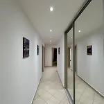 Garden Towers - Underground Parking 아파트