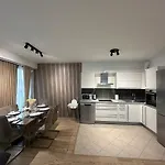 Garden Towers - Underground Parking アパート プラハ