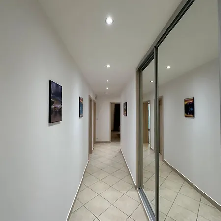 Garden Towers - Free Underground Parking Apartmán