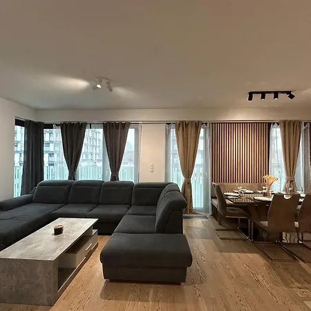 Garden Towers - Underground Parking Apartment Prag